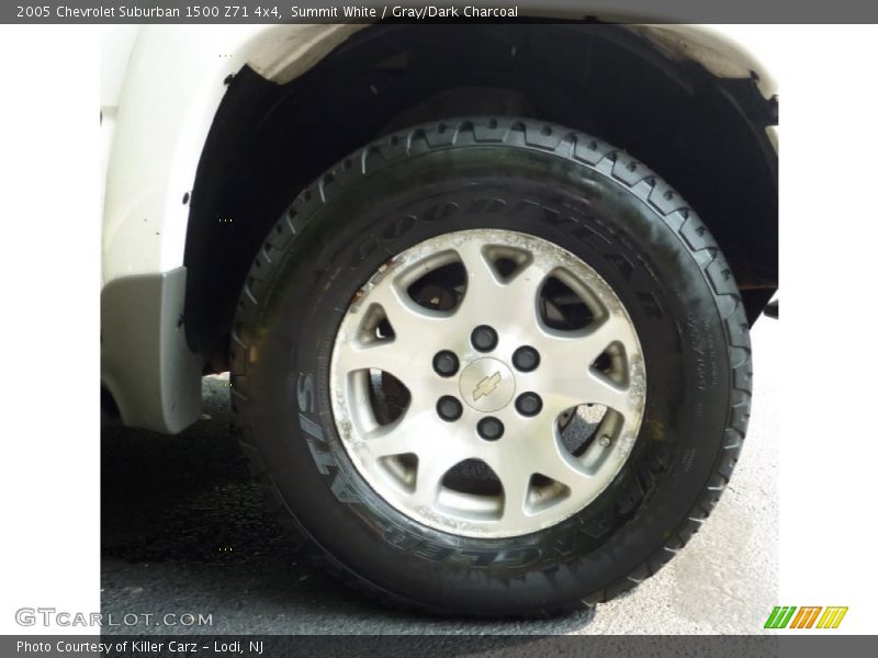 Summit White / Gray/Dark Charcoal 2005 Chevrolet Suburban 1500 Z71 4x4