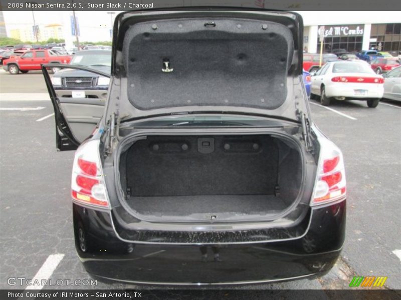 Super Black / Charcoal 2009 Nissan Sentra 2.0 S