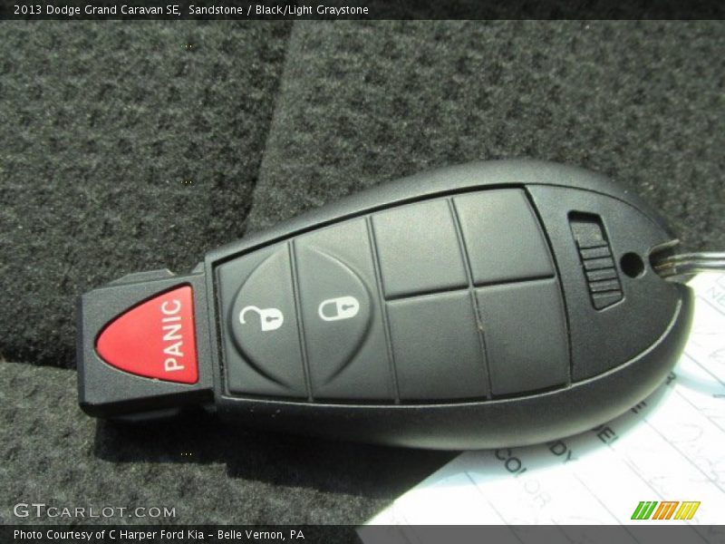 Sandstone / Black/Light Graystone 2013 Dodge Grand Caravan SE