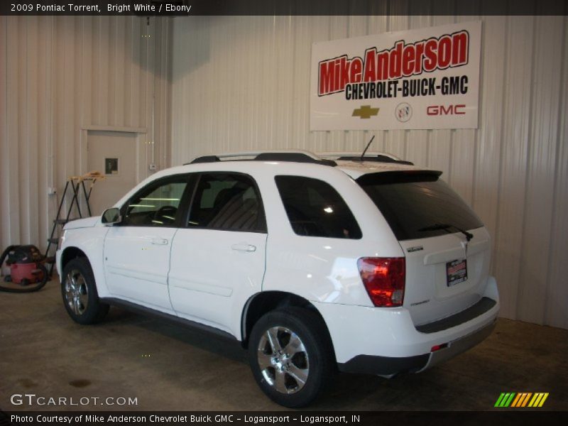 Bright White / Ebony 2009 Pontiac Torrent