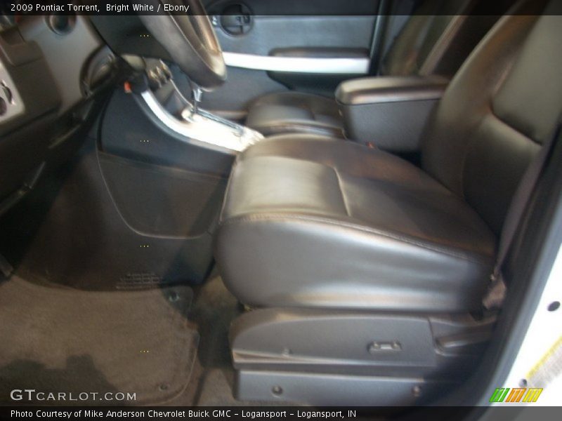 Bright White / Ebony 2009 Pontiac Torrent