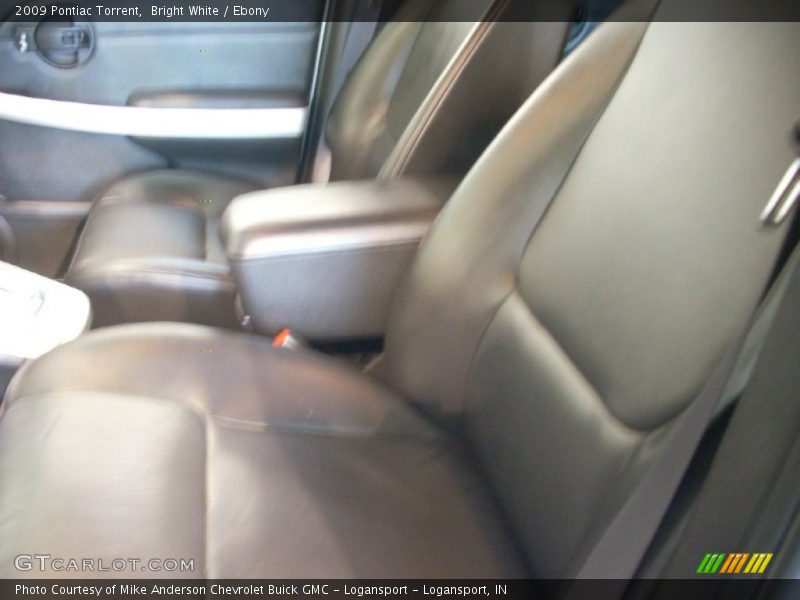 Bright White / Ebony 2009 Pontiac Torrent