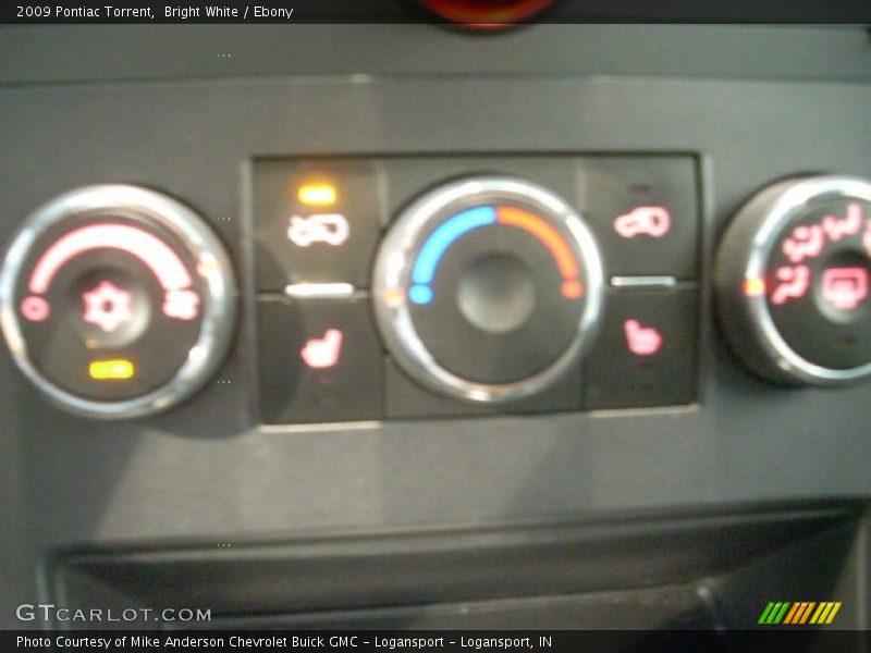 Bright White / Ebony 2009 Pontiac Torrent