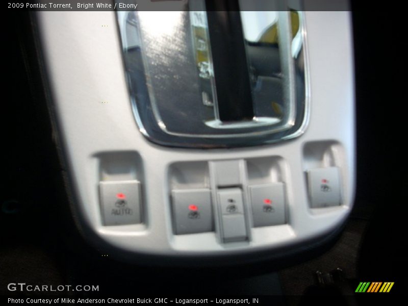 Bright White / Ebony 2009 Pontiac Torrent