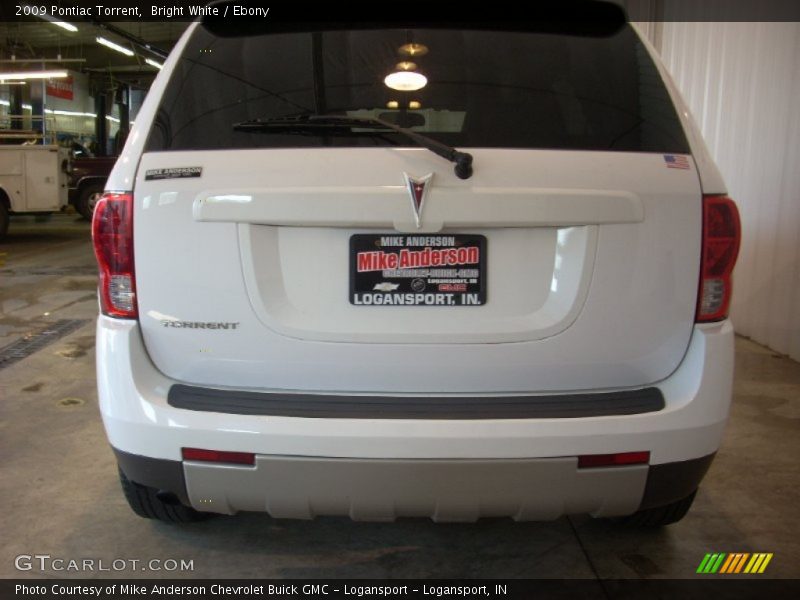 Bright White / Ebony 2009 Pontiac Torrent