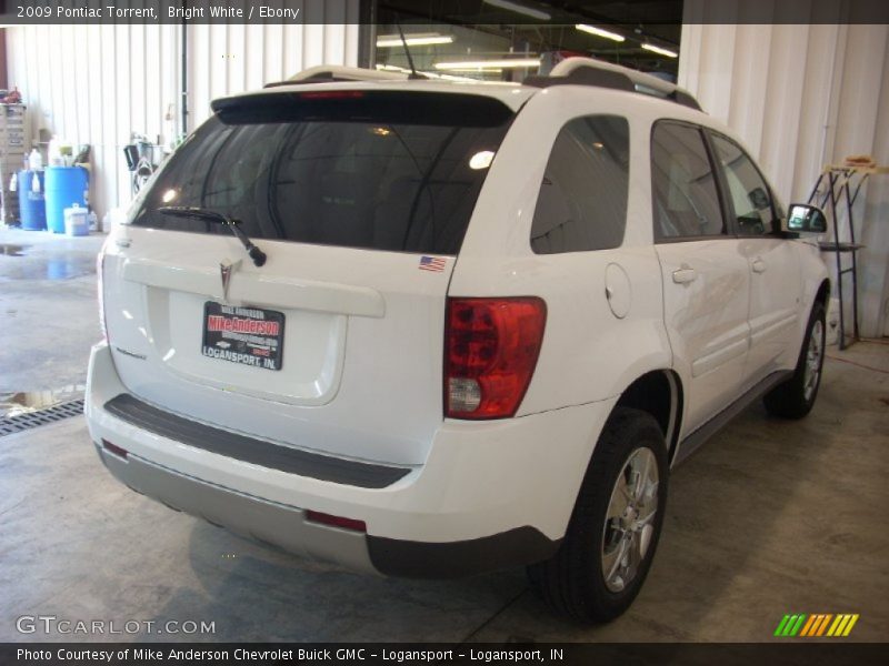 Bright White / Ebony 2009 Pontiac Torrent