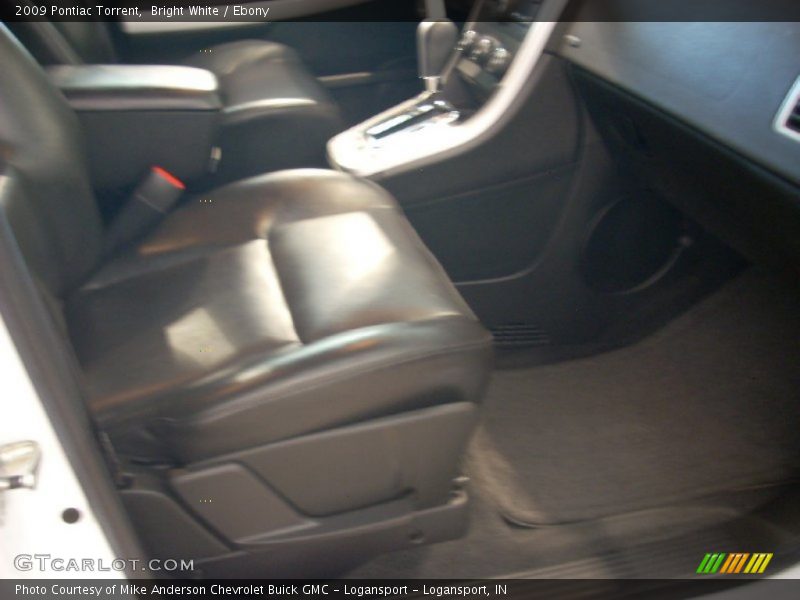 Bright White / Ebony 2009 Pontiac Torrent
