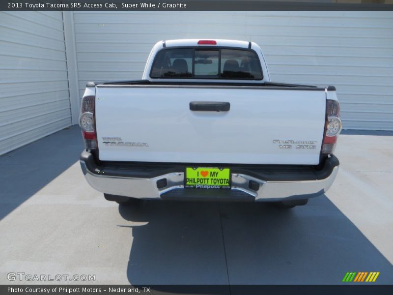 Super White / Graphite 2013 Toyota Tacoma SR5 Access Cab
