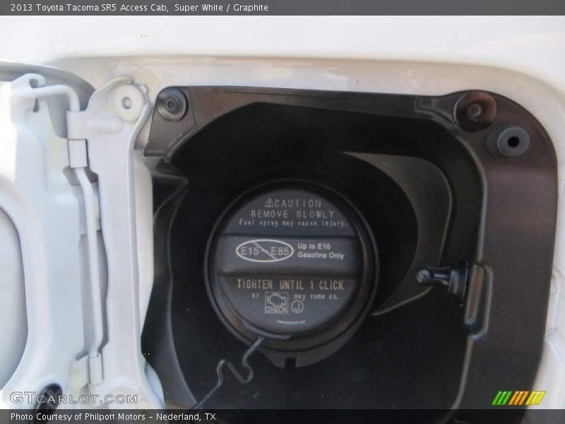 Super White / Graphite 2013 Toyota Tacoma SR5 Access Cab
