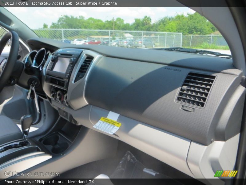 Super White / Graphite 2013 Toyota Tacoma SR5 Access Cab