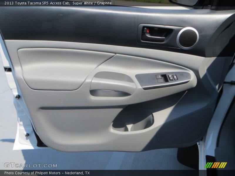Super White / Graphite 2013 Toyota Tacoma SR5 Access Cab