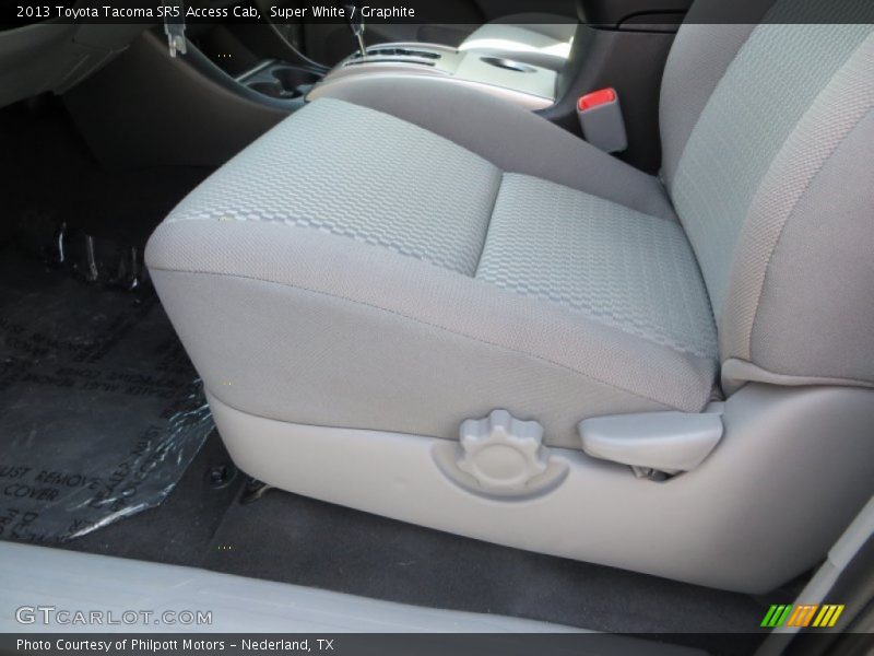 Super White / Graphite 2013 Toyota Tacoma SR5 Access Cab