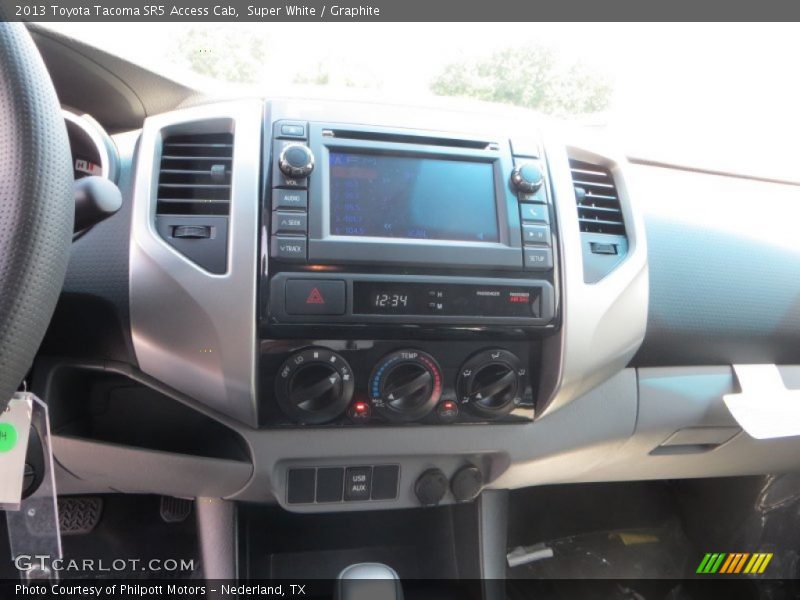 Super White / Graphite 2013 Toyota Tacoma SR5 Access Cab