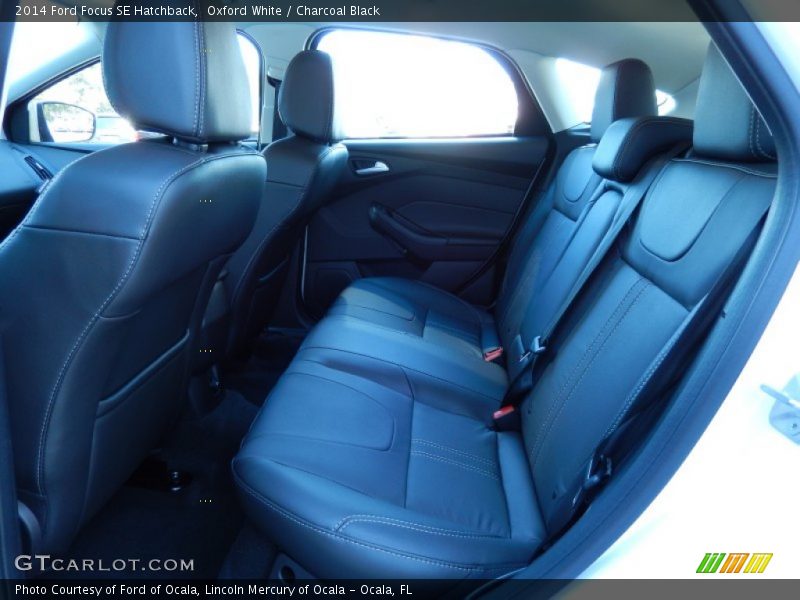 Oxford White / Charcoal Black 2014 Ford Focus SE Hatchback
