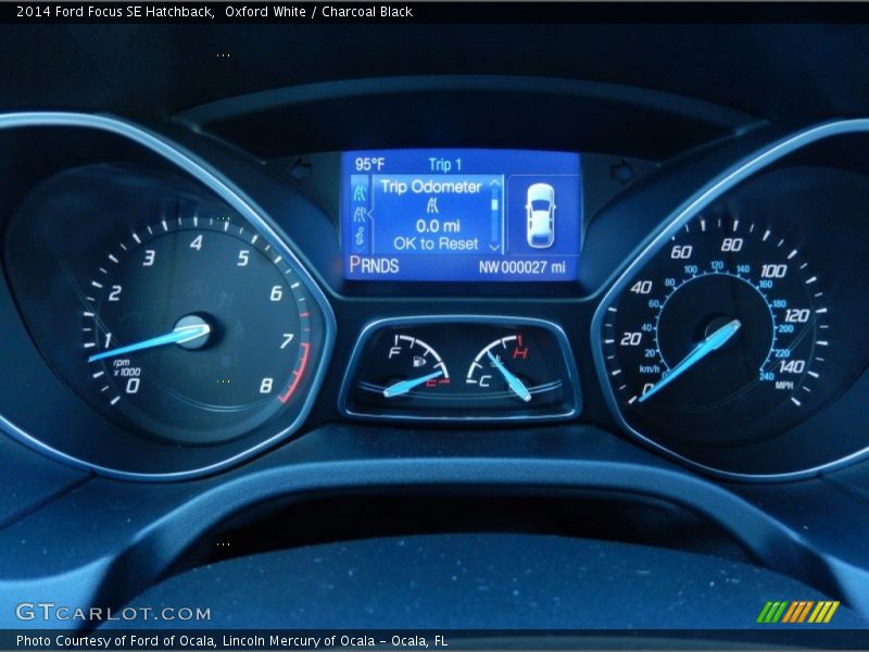 Oxford White / Charcoal Black 2014 Ford Focus SE Hatchback
