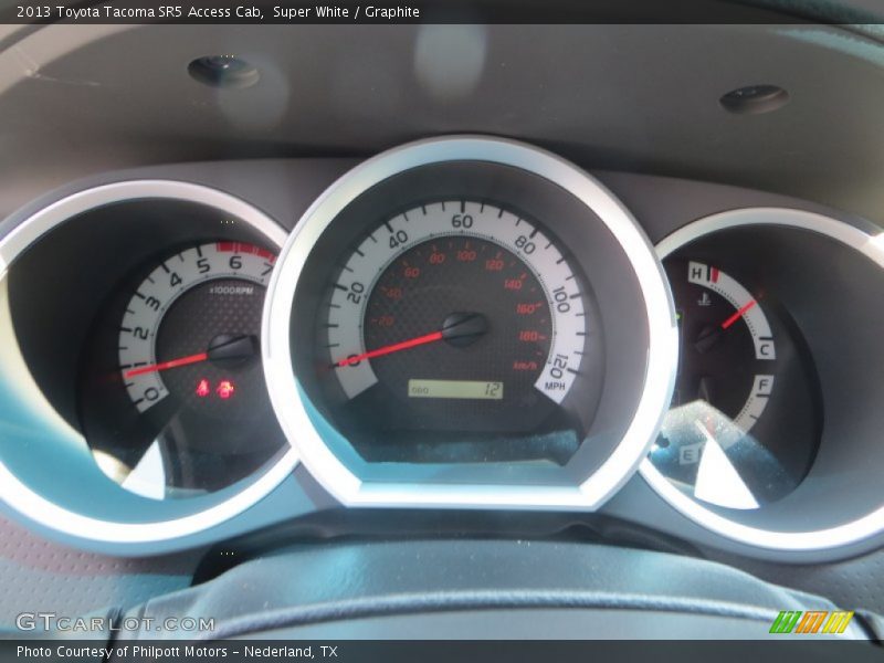 Super White / Graphite 2013 Toyota Tacoma SR5 Access Cab