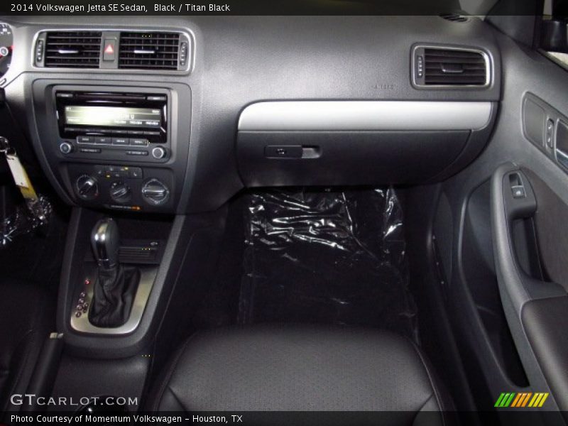 Black / Titan Black 2014 Volkswagen Jetta SE Sedan