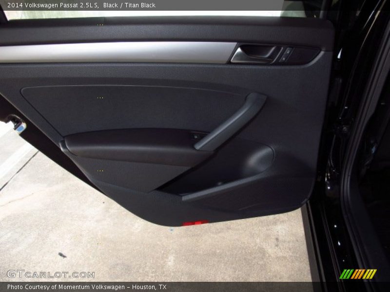 Black / Titan Black 2014 Volkswagen Passat 2.5L S