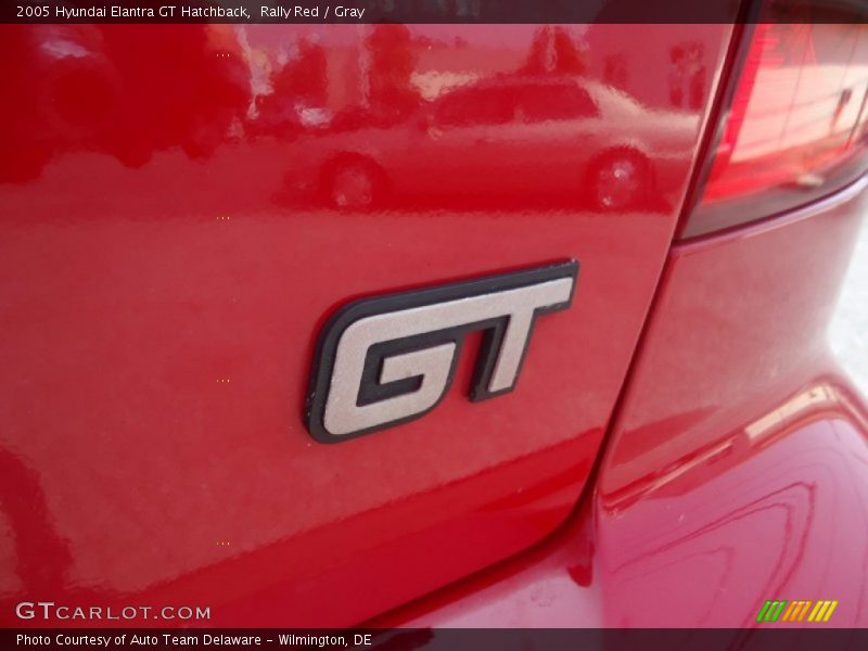 Rally Red / Gray 2005 Hyundai Elantra GT Hatchback