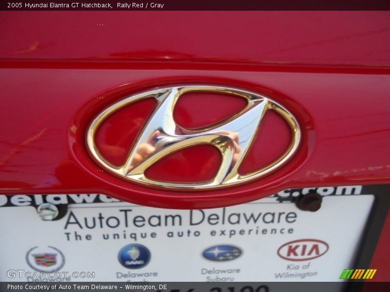 Rally Red / Gray 2005 Hyundai Elantra GT Hatchback
