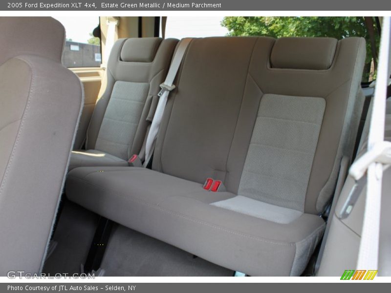 Estate Green Metallic / Medium Parchment 2005 Ford Expedition XLT 4x4