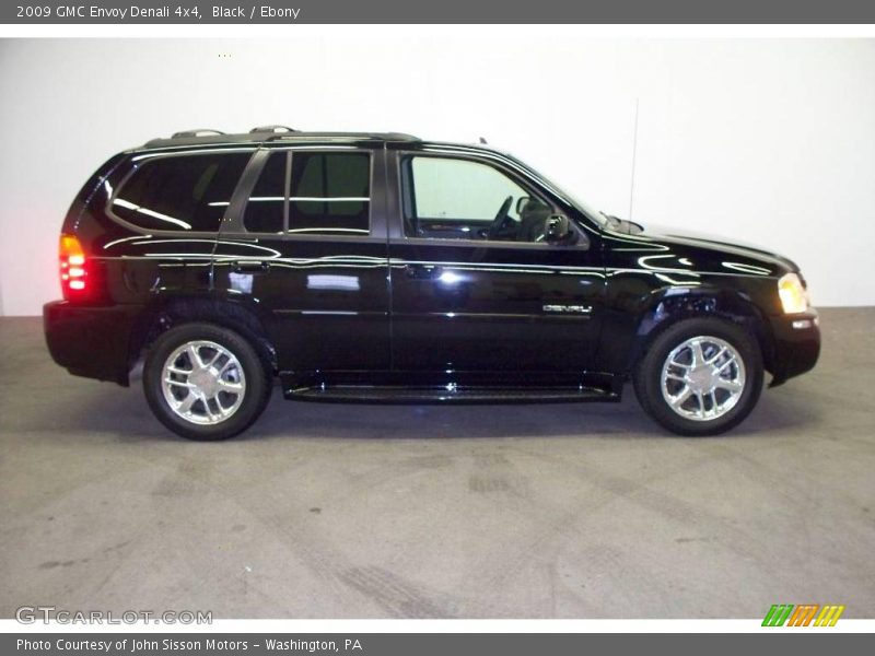 Black / Ebony 2009 GMC Envoy Denali 4x4