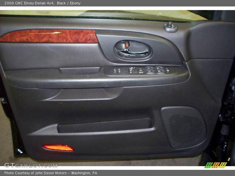 Black / Ebony 2009 GMC Envoy Denali 4x4