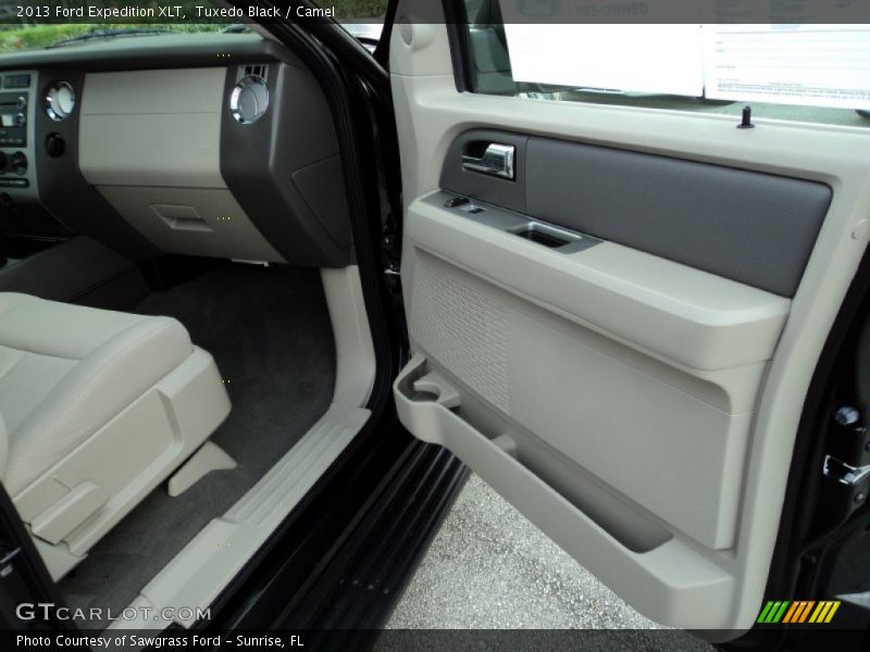 Tuxedo Black / Camel 2013 Ford Expedition XLT