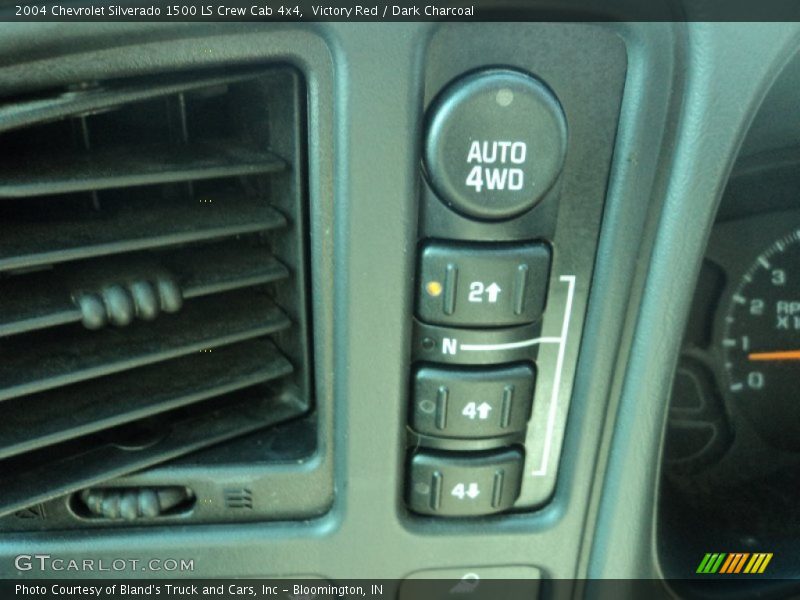 Victory Red / Dark Charcoal 2004 Chevrolet Silverado 1500 LS Crew Cab 4x4