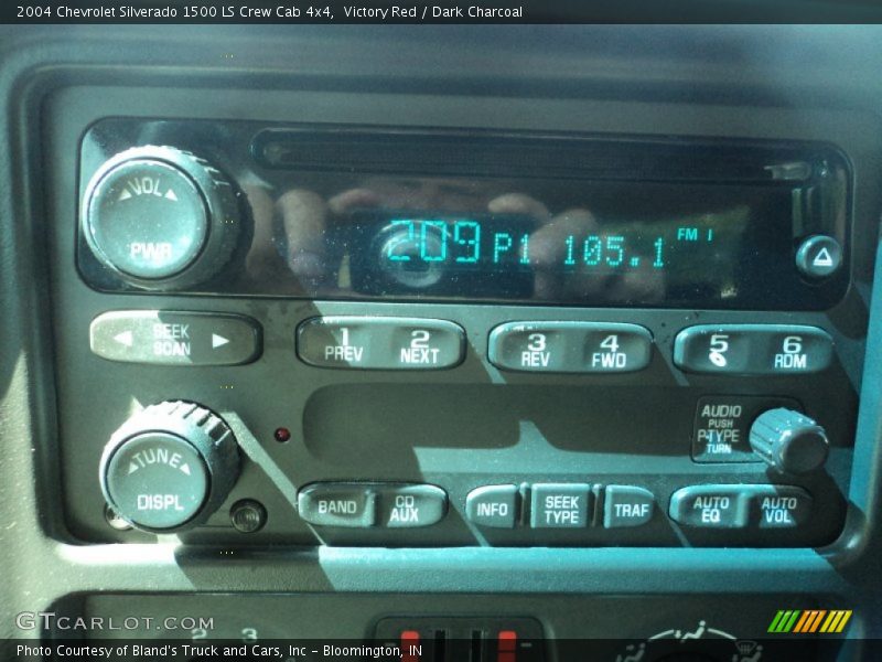 Victory Red / Dark Charcoal 2004 Chevrolet Silverado 1500 LS Crew Cab 4x4