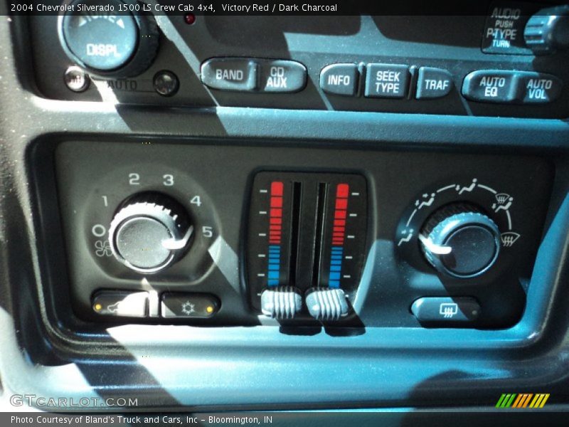 Victory Red / Dark Charcoal 2004 Chevrolet Silverado 1500 LS Crew Cab 4x4