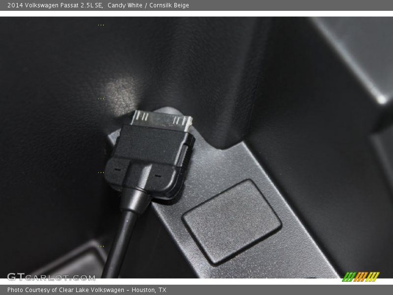 Candy White / Cornsilk Beige 2014 Volkswagen Passat 2.5L SE
