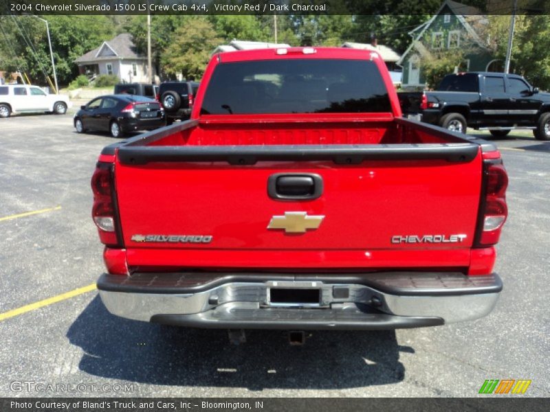 Victory Red / Dark Charcoal 2004 Chevrolet Silverado 1500 LS Crew Cab 4x4