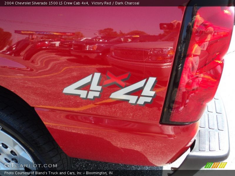 Victory Red / Dark Charcoal 2004 Chevrolet Silverado 1500 LS Crew Cab 4x4