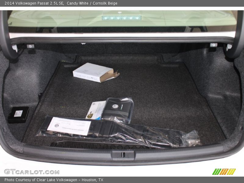 Candy White / Cornsilk Beige 2014 Volkswagen Passat 2.5L SE