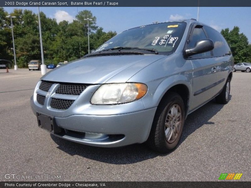 Front 3/4 View of 2003 Grand Caravan Sport