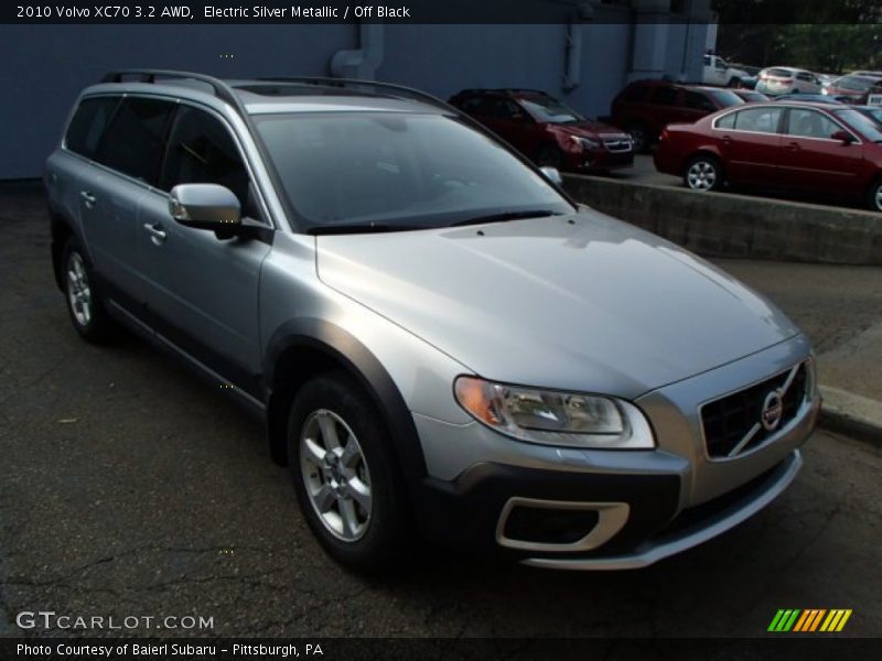 Electric Silver Metallic / Off Black 2010 Volvo XC70 3.2 AWD