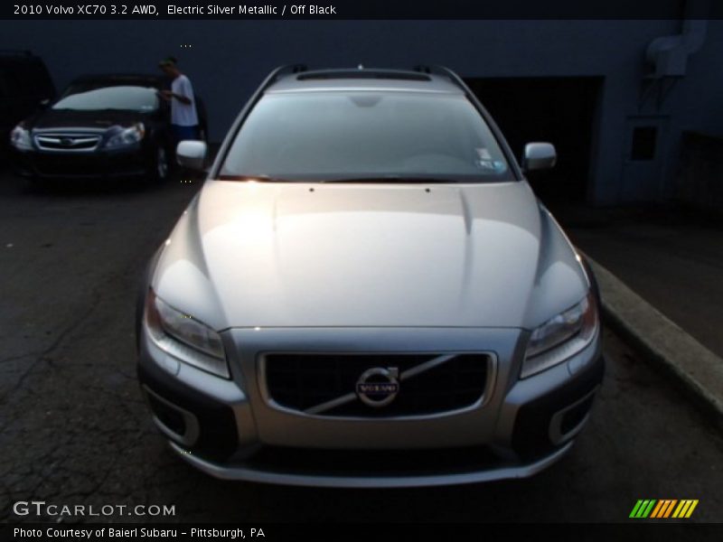 Electric Silver Metallic / Off Black 2010 Volvo XC70 3.2 AWD