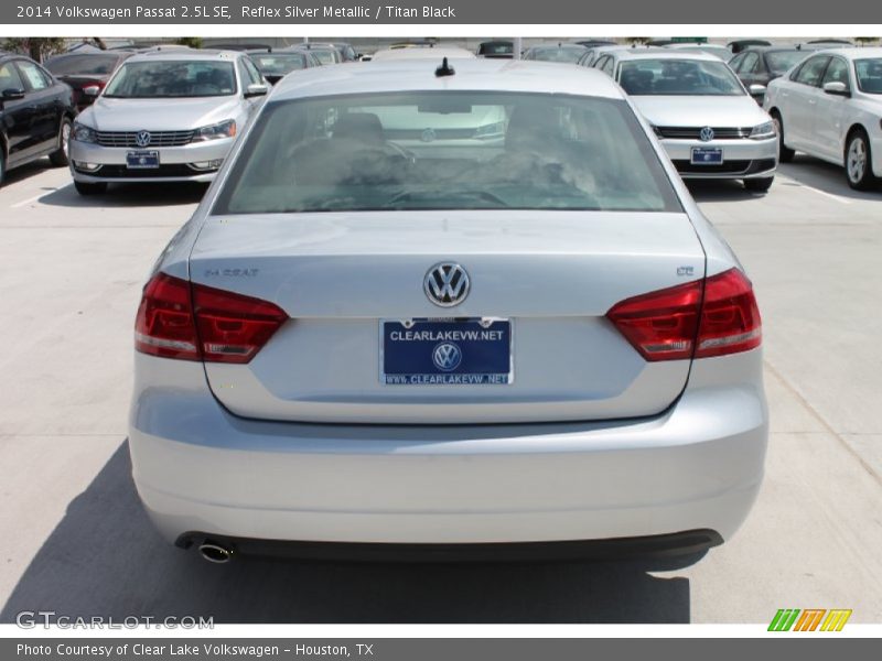 Reflex Silver Metallic / Titan Black 2014 Volkswagen Passat 2.5L SE