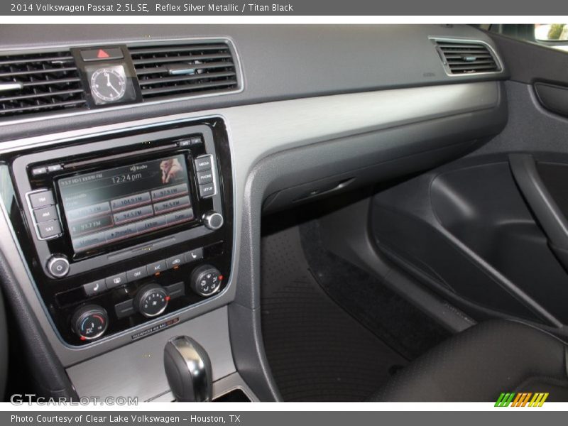 Reflex Silver Metallic / Titan Black 2014 Volkswagen Passat 2.5L SE