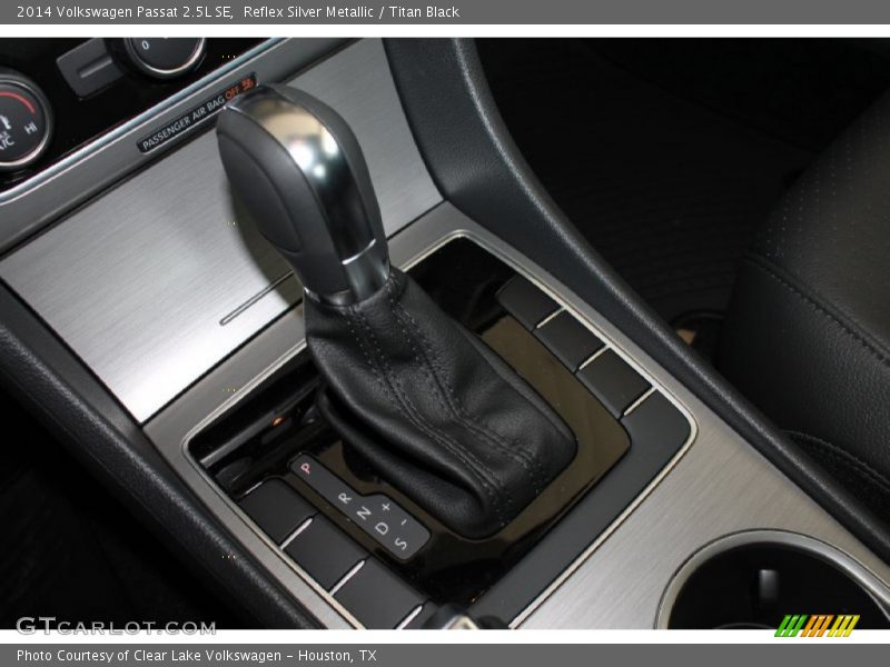 Reflex Silver Metallic / Titan Black 2014 Volkswagen Passat 2.5L SE