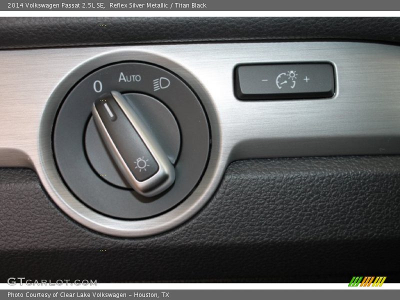 Reflex Silver Metallic / Titan Black 2014 Volkswagen Passat 2.5L SE
