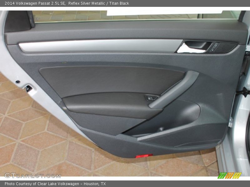 Reflex Silver Metallic / Titan Black 2014 Volkswagen Passat 2.5L SE