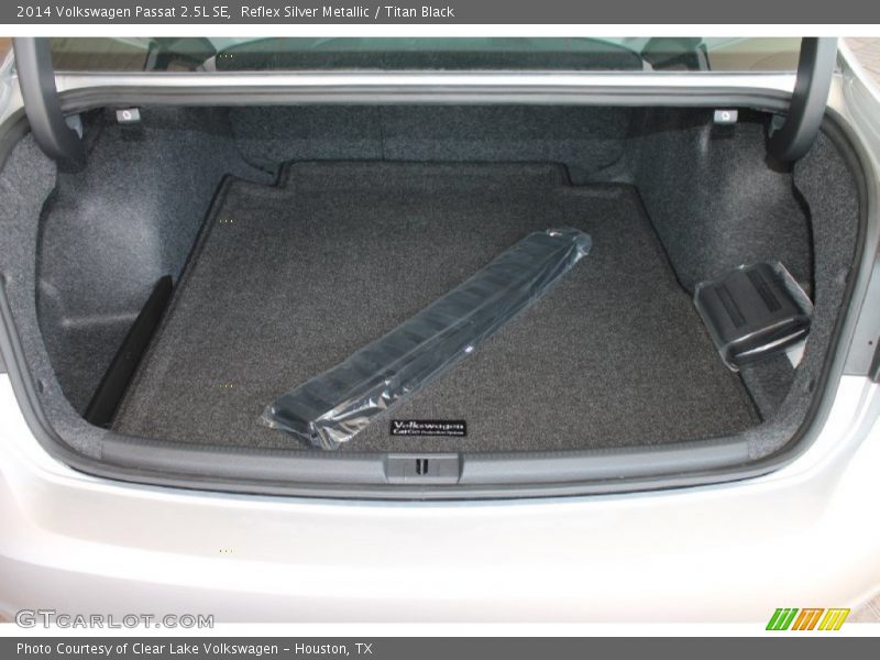 Reflex Silver Metallic / Titan Black 2014 Volkswagen Passat 2.5L SE