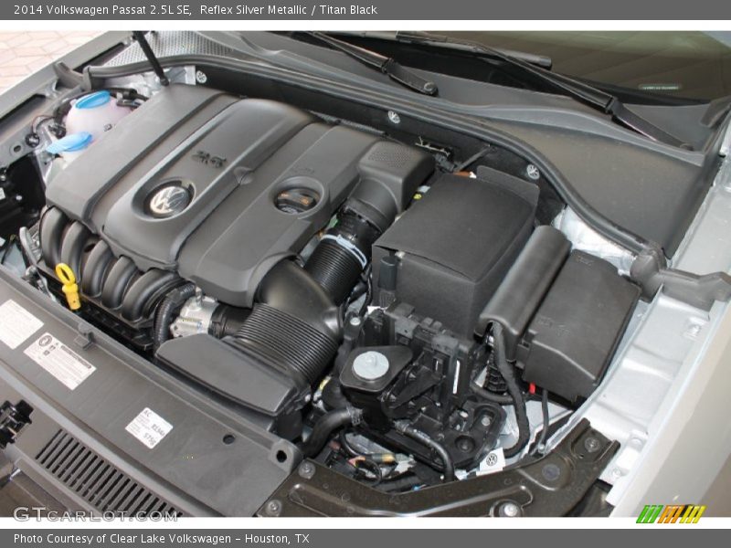 Reflex Silver Metallic / Titan Black 2014 Volkswagen Passat 2.5L SE