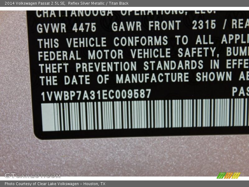 Reflex Silver Metallic / Titan Black 2014 Volkswagen Passat 2.5L SE