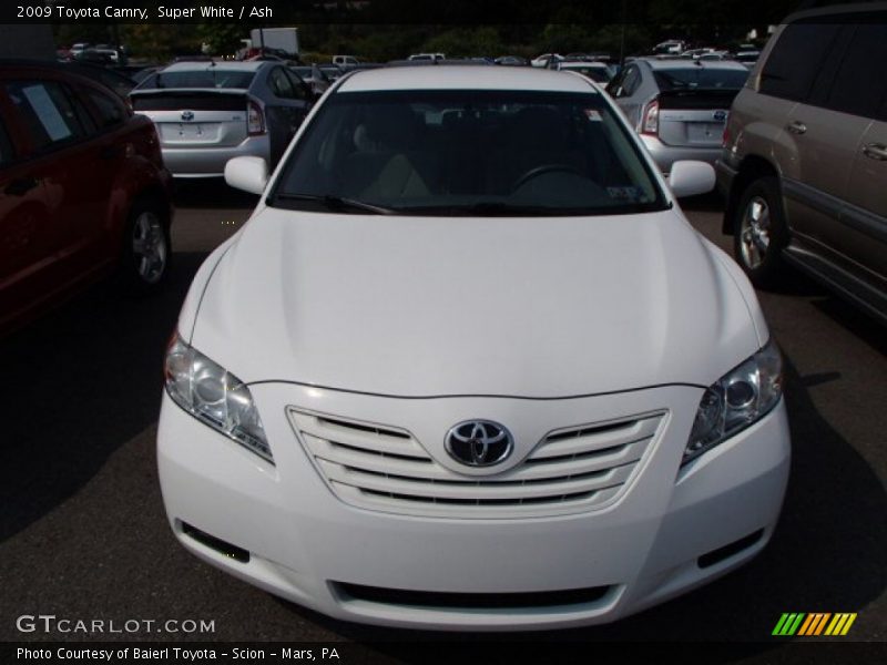 Super White / Ash 2009 Toyota Camry