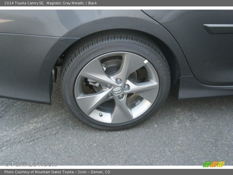 Magnetic Gray Metallic / Black 2014 Toyota Camry SE