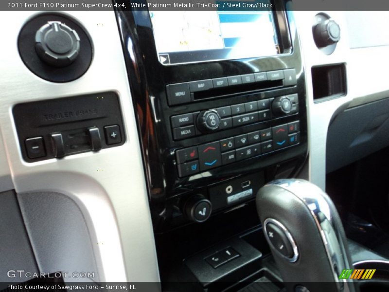 White Platinum Metallic Tri-Coat / Steel Gray/Black 2011 Ford F150 Platinum SuperCrew 4x4