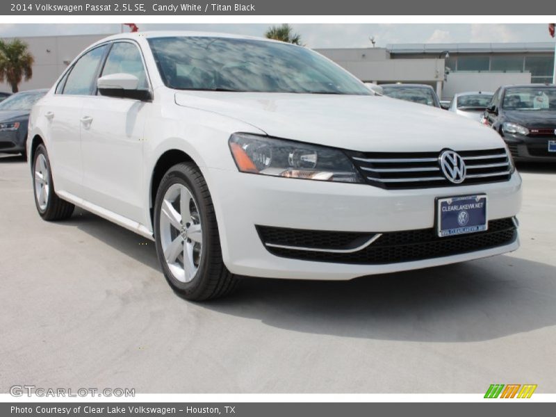 Candy White / Titan Black 2014 Volkswagen Passat 2.5L SE